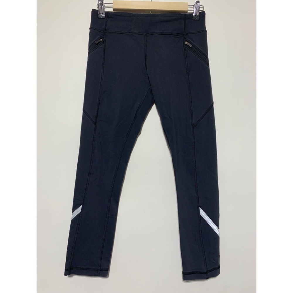 Lululemon Women Size 6 Black Capri Leggings Hole
